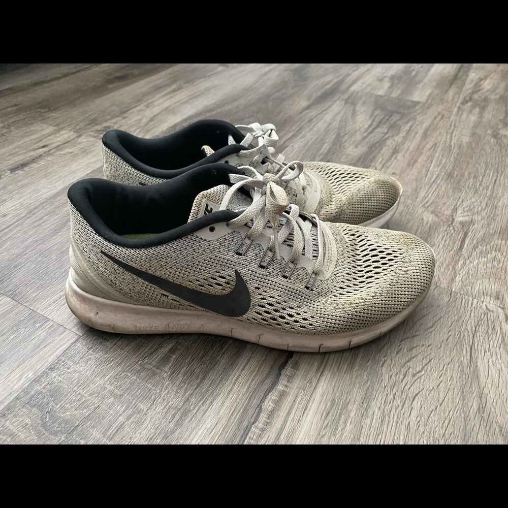 Very used woman’s bike free rn gym shoes size 9.5